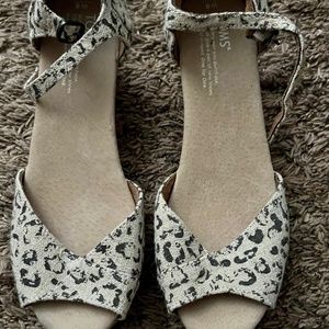Brand new without tags Toms Brown and Black Wedges